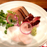 和だん  夢心邸 - お造り。奥から時計回りに、サワラ→イサキ→カサゴ