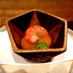 先付け：南京豆腐。かぼちゃを裏ごししてペースト状にしたものを吉野葛と合わせたもの。タピオカ粉がもっちり感を演出。