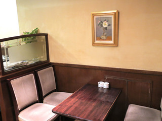 エビアン - 新聞と雑誌が置いてある喫茶店