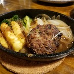 立ち酔い 超人 - 牛肉ハンバーグ350円