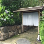 打心蕎庵 - お店入り口、前回とは暖簾の色が変わっています。