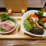 Tsukiji Tamasushi Sasashigure - 小鉢とサラダ
