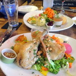 オー・ペシェ・グルマン - 美桜鶏もも肉のコンフィー サラダ仕立て1,600円+税
