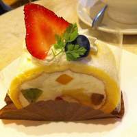 アニヴェルセル カフェ - 生クリームロール