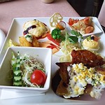 MoonAngel - タンドリーチキンをメインにしたプレートランチ1000円