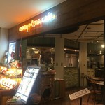 Mango Tsuri Kafe - 店内広くて良いです