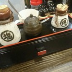 布施丿貫 - 箸と調味料たち