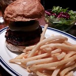 ブルー ブックス カフェ 自由が丘店  - BLUE BOOKS cafeのハンバーガー
                                1,200円
                                2016.07