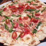 イル ボスケット - 桜エビとアスパラのピザ