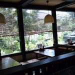 和花十割そば - 店内はカウンターと座敷とテーブル