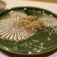 鮨 竜介 - マコガレーにサマートリュフのスライスかけ