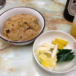 お食事 まるやま - がんもと付き出しのお新香盛合せ