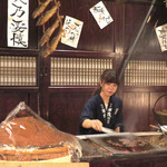 伊達藩長屋酒場 - 牛タンを炭火で焼きます