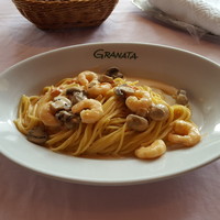 グラナータ TBS店 - エビとマッシュルームのトマトクリームパスタ