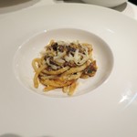 カンブーザ - ピチ：スコッティリアとカルドンツェッリ、燻製モッツァレラ