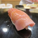 日本橋蛎殻町 すぎた - 佐渡の鮪中トロ握り