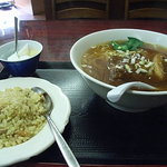 香港屋 - 豚角煮麺と半チャーハン