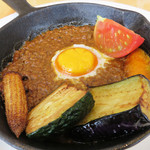 キハチカフェ - ごろごろ夏野菜のスパイシーキーマカレー1,620円。