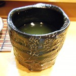 日本橋橘町　都寿司 - 湯呑み茶碗がシブいですな。