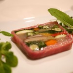 ラ・カーヴ・ド・ノア - 生ハムをまとわせた11種類の野菜テリーヌ　”ノア・イレブン”
