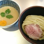 豚骨一燈 - 濃密鯛白湯つけ麺・鯛を炊いたん　８８０円