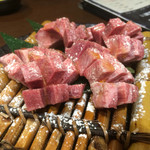 炭火焼肉 BuZZ - 