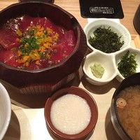 いぶき 東京駅 TEKKO avenue - 漬けマグロ山かけ丼はランチタイムサービスで200円引きの950円でした。