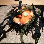 神保町 傳 - （2016/7  訪問）お造りは雲丹。中に湯葉も入ってる。