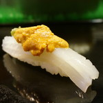 宝寿司分店 - 烏賊とウニの握り