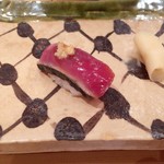 銀座 久兵衛 - カツオのニンニク添え