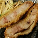 とんかつ 昇亭 - 特ろーすかつ：真ん中のお肉