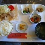 バラ焼肉定食800円