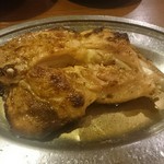 骨付鳥 一鶴 高松店 - 「ひなどり」は柔らかくジューシーで食べやすい。