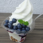 ハッピーベリー - フレッシュブルーベリーパフェ