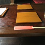 蕎麦屋蛍 - 卓上（何時お客様が来ても良いようにセットされています）