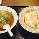 蓬莱閣 - 焼き豚玉子定食 ８００円　（焼豚玉子丼　＋ ラーメン）