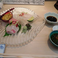 祇園おかだ - ２０１６年７月再訪
                お造り(ウニ、鯛、トロマグロ、かれい)