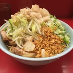 ラーメン二郎 - 小ラーメソ ねぎ汁なし  ニソニク アブラ！  ねぎもニソニクもフライドオニオソをプリタツ。イイね！ 