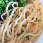 麺屋 菜々兵衛 - ストレートの白っぽい中太麺