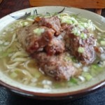 Ajigonomi - 三枚肉がたっぷりのったそばの大盛り（800円）。