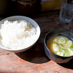 洋食の朝日 - ご飯と味噌汁