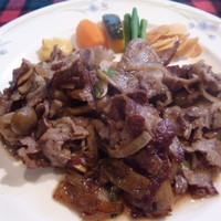 くいしんぼー山中 - 薄切りのお肉のソテー　量がとても多かったです。