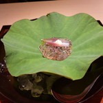 富小路 やま岸 - 蓮の上にはじゅんさいと茗荷・山葵