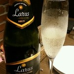 トラットリア クアルト - 【2016年7月夜コース】飲み放題の泡：めんどくさいからボトルで登場♪