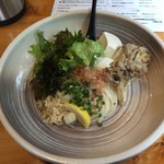 うどん匠人 岡本 - 「自家製豆腐と舞茸天のぶっかけうどん」926円