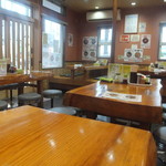 らーめん美春 - 店内、木造で北海道は雰囲気？(2016.7.2)