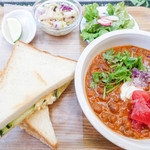 チリパーラー ナイン - セットのタマゴサンド！とビーンズ