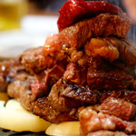 龍園 - 特大ステーキの肉山が完成！