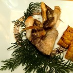 平山旅館 - 平山旅館 焼き物 いさきの塩焼き、焼きとうもろこし(いさきの身が本当ふわふわで♪とうもろこしも甘みと塩の味付がちょうどいい。) fromグリーンロール