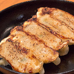 日本栄光酒場 ロッキーカナイ - 鉄鍋焼き餃子